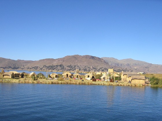 Isla florante de los Uros